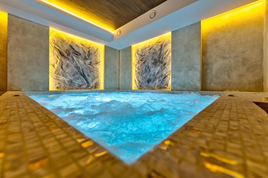 Mans Lux 8 Apartman ซลาตีบอร์ ภายนอก รูปภาพ