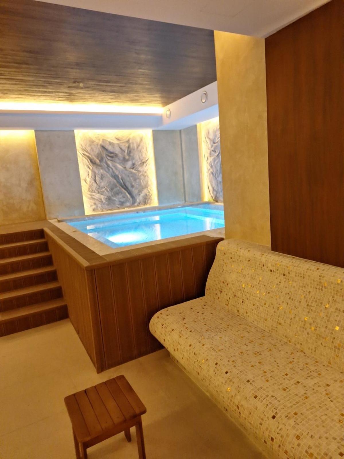 Mans Lux 8 Apartman ซลาตีบอร์ ภายนอก รูปภาพ