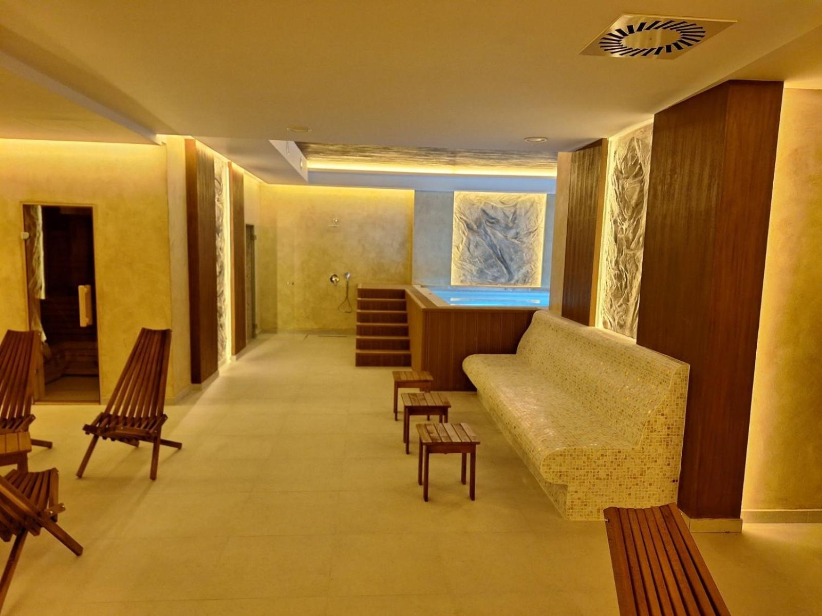 Mans Lux 8 Apartman ซลาตีบอร์ ภายนอก รูปภาพ