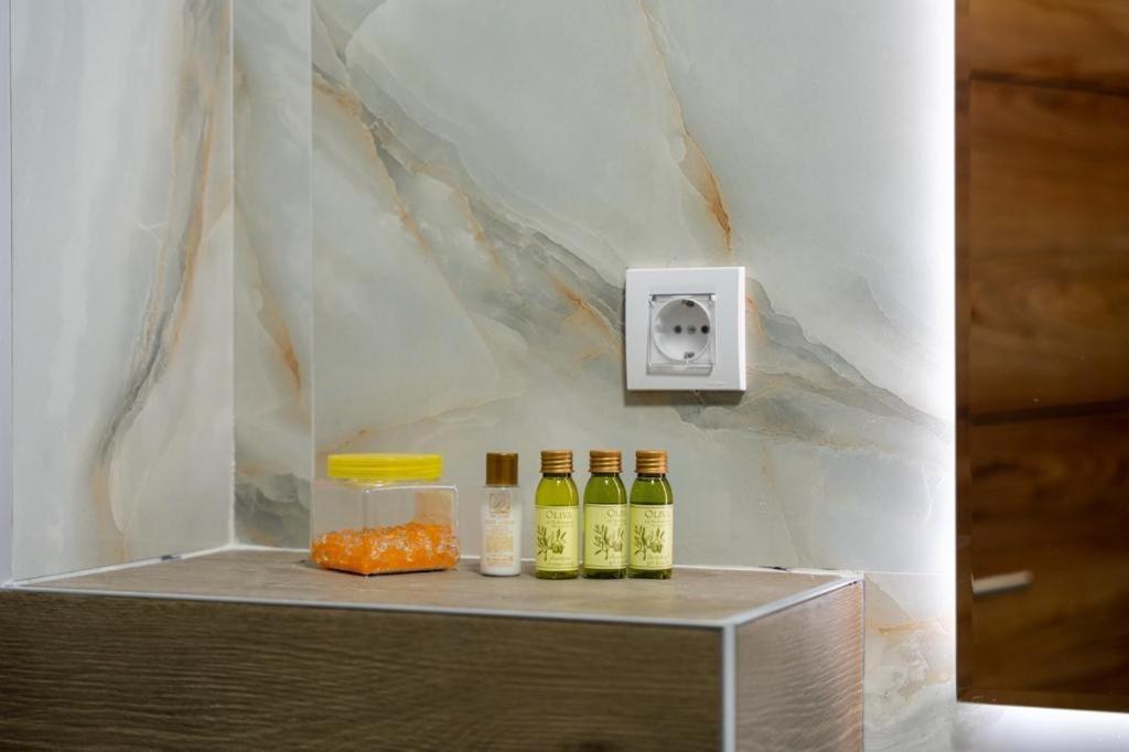 Mans Lux 8 Apartman ซลาตีบอร์ ภายนอก รูปภาพ